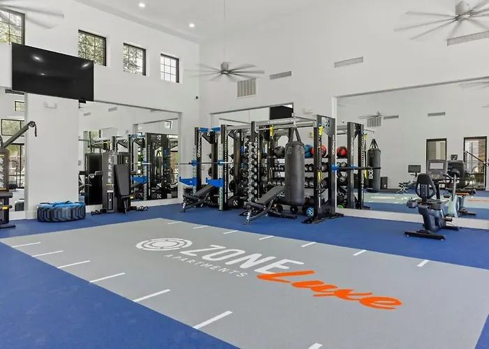 Two Cozysuites By The Stadium With Pool 4 & 18 Apartment *