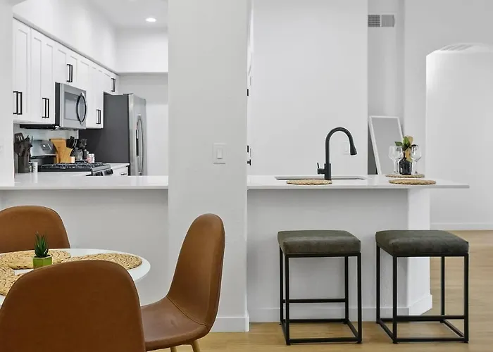 Apartment Two Cozysuites By The Stadium With Pool 4 & 18 *