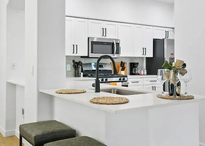 Two Cozysuites By The Stadium With Pool 4 & 18