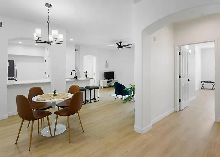 Two Cozysuites By The Stadium With Pool 4 & 18 Apartment *