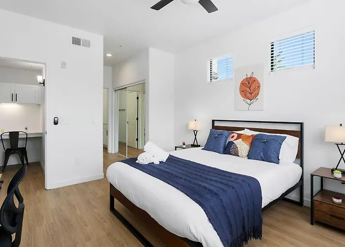 Two Cozysuites By The Stadium With Pool 4 & 18 * Glendale